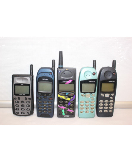 job-lot-5-x-mobile-phones-philips-tcd898-vx-nokia-6150-ericsson-a1018s-for-parts