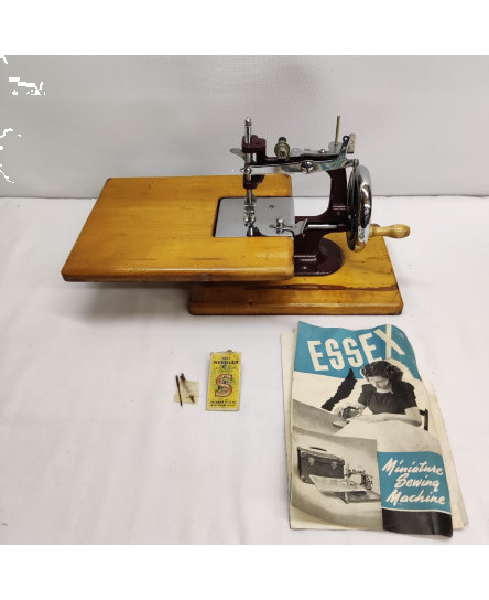 essex-miniature-sewing-machine-1950s-with-extension-table